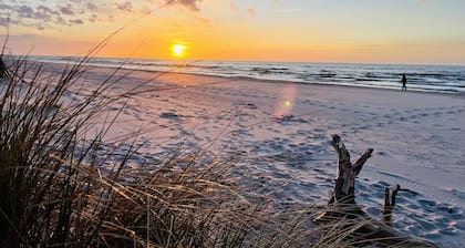 Baltic Sea vacation apartment with garden near Kolberg - Cozy & close to the beach