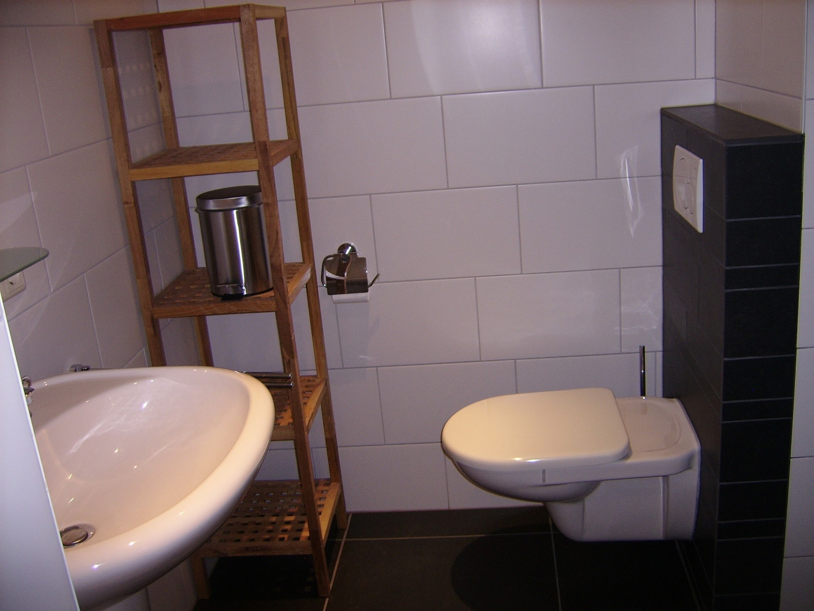 Modern holiday home on its own swimming and fishing pond with jacuzzi/sauna 