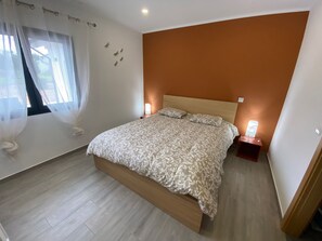 4 chambres, fer et planche à repasser, Wi-Fi, draps fournis