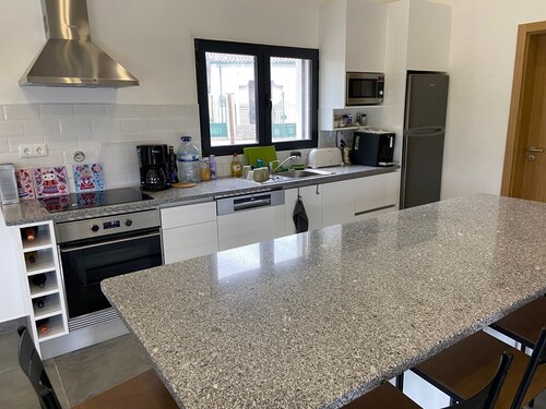 Modern family vacation home of 160m2 near the lake for 10 people...