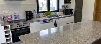 Modern family vacation home of 160m2 near the lake for 10 people...
