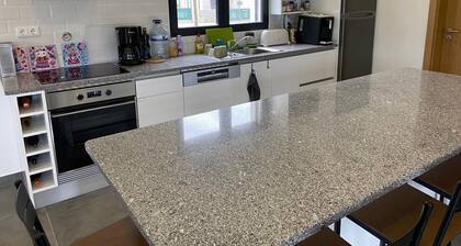 Modern family vacation home of 160m2 near the lake for 10 people...