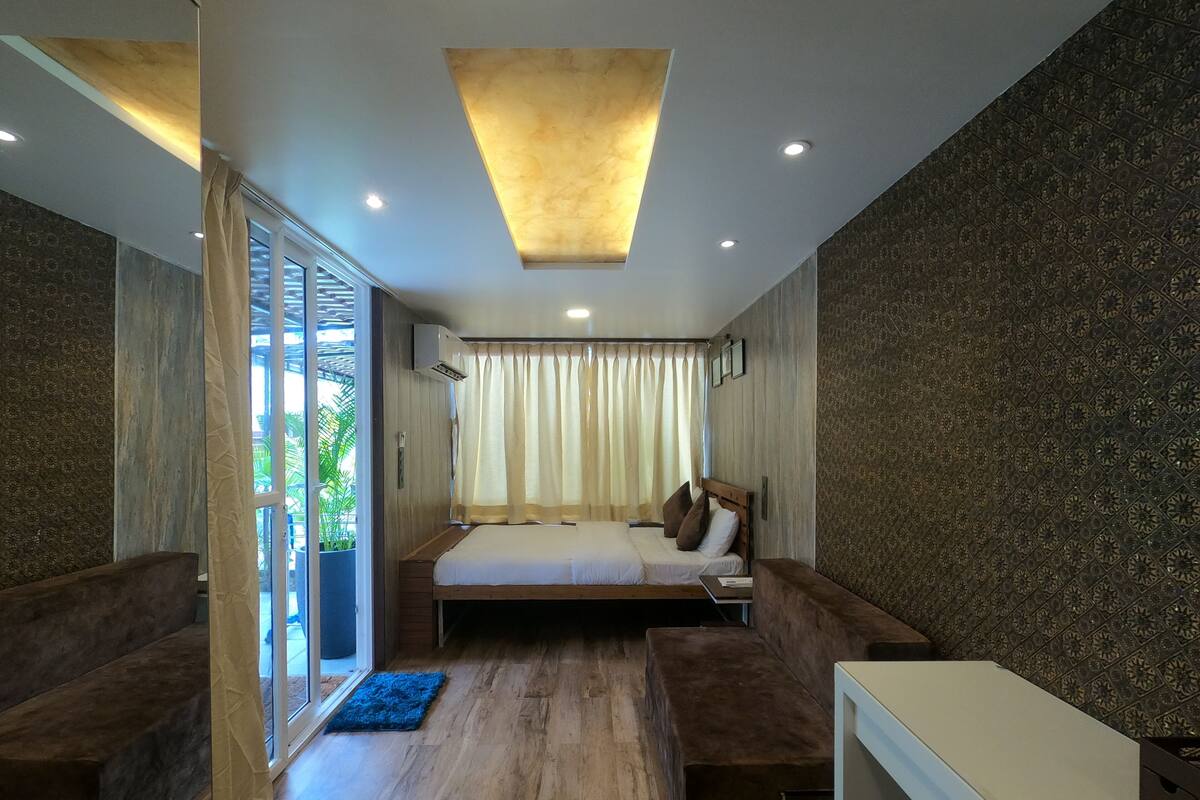 Luxurious - Big Box | Egyptian cotton sheets, premium bedding, down duvets, pillow-top beds