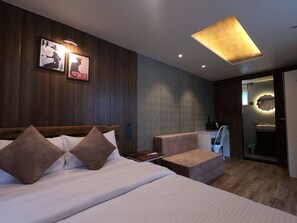 Egyptian cotton sheets, premium bedding, down duvets, pillow-top beds - Out of Box Living (Alibag)