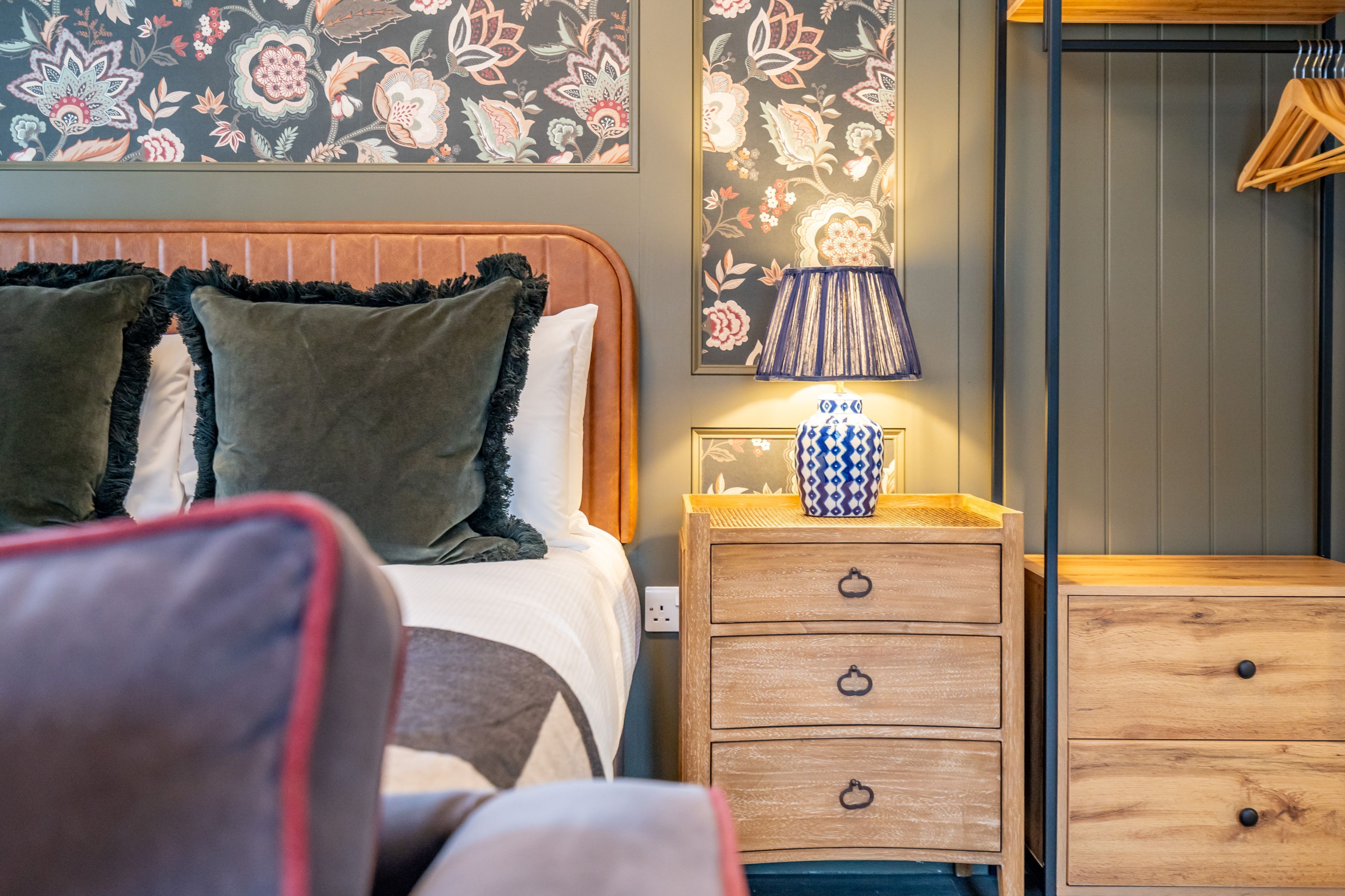 1 habitación, tabla de planchar con plancha y wifi 