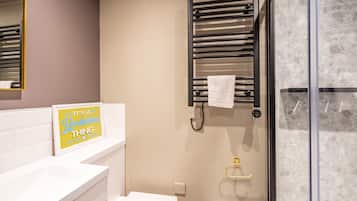 Dusch, hårtork och handdukar