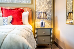 1 chambre, fer et planche à repasser, accès Internet