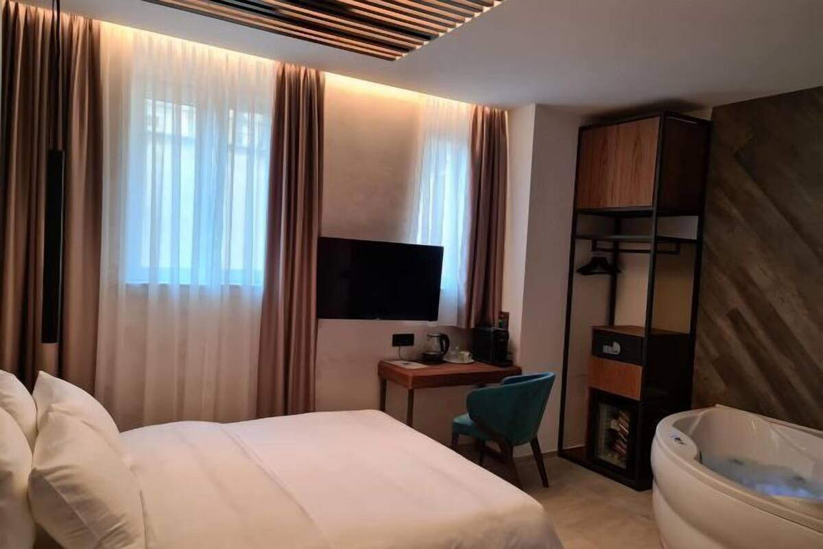 1 Schlafzimmer, hochwertige Bettwaren, Minibar, Zimmersafe