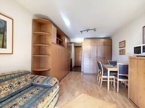 TV - Studio *** - 6th floor - close to the centre, shops and bus stop - sunny balcony with very nice view (Verbier)