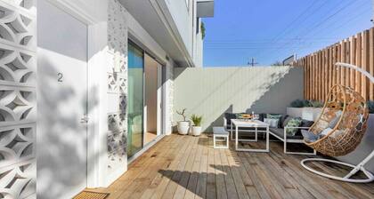 Terrace LUXE- 100m to shops, 2 KING beds, Parking