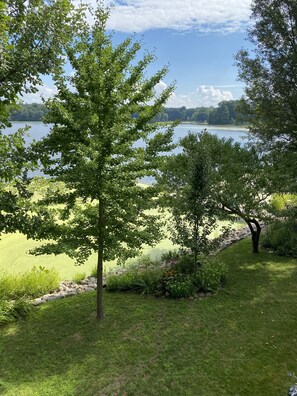 Property grounds - NEW Spacious Lakehouse Retreat +private pier (Mentone)