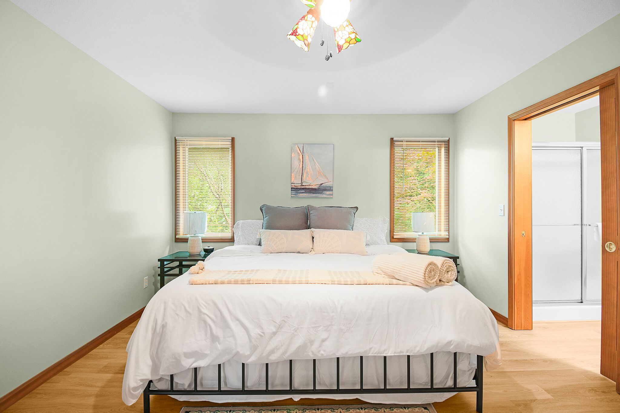 NEW Spacious Lakehouse Retreat +private pier