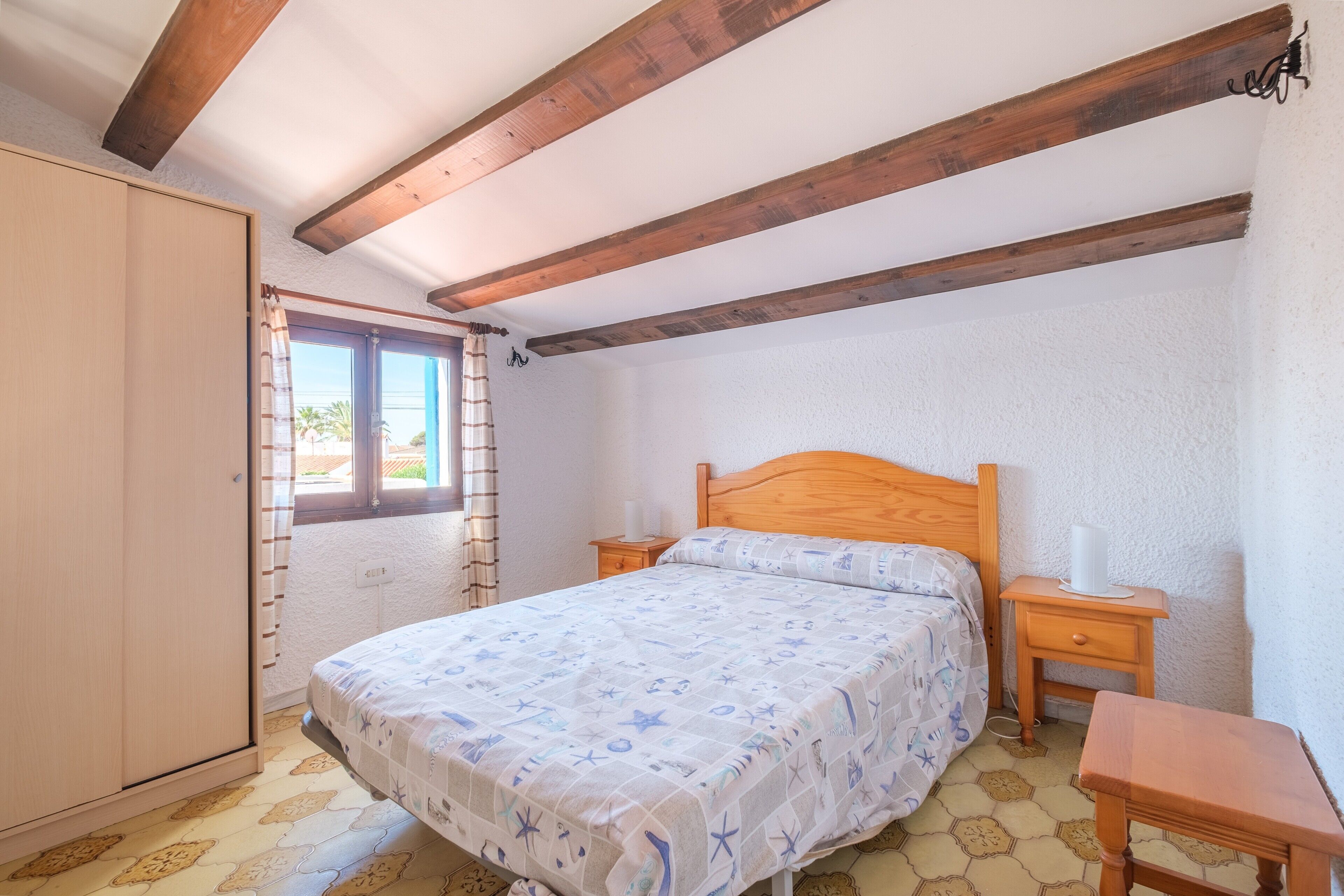 1 chambre, fer et planche à repasser, Wi-Fi gratuit, draps fournis