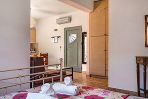 1 bedroom, iron/ironing board, free WiFi, bed sheets - Holiday Accommodation "Alkionides Apartment 1" with pine forest overlook (Lefkada)