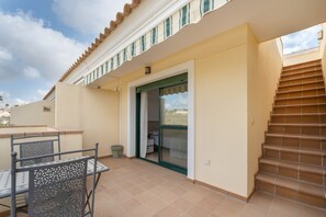 Outdoor dining - Holiday Home 'Beautiful House in Campoamor Golf' with Shared Pool & Wi-Fi (Campoamor)