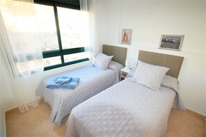 2 chambres, fer et planche à repasser, Wi-Fi gratuit, draps fournis