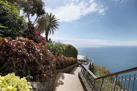 Property grounds. Vacation Home 'Linaje del Pago Listán Negro' with Sea View, Pool, Private Balcony & Wi-Fi