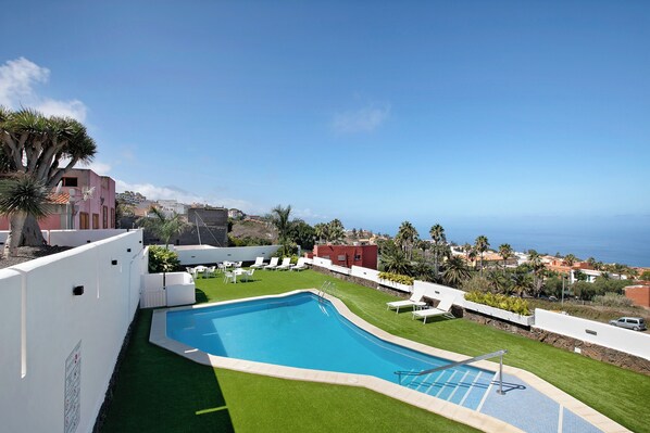 A heated pool - Vacation Home 'Linaje del Pago Listán Negro' with Sea View, Pool, Private Balcony & Wi-Fi (El Sauzal)