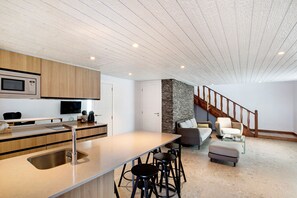 Interior - Vacation Home 'Linaje del Pago Listán Negro' with Sea View, Pool, Private Balcony & Wi-Fi (El Sauzal)