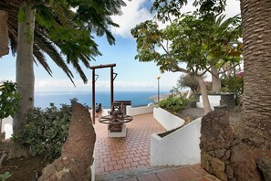 Terrace/patio - Vacation Home 'Linaje del Pago Listán Negro' with Sea View, Pool, Private Balcony & Wi-Fi (El Sauzal)