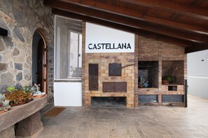 Exterior - Vacation Home 'Linaje del Pago Castellana' with Mountain View, Pool & Wi-Fi (El Sauzal)