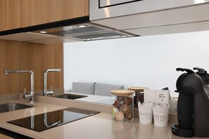 Fridge, microwave, oven, stovetop - Vacation Home 'Linaje del Pago Castellana' with Mountain View, Pool & Wi-Fi (El Sauzal)