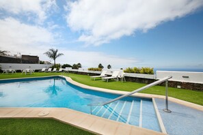 A heated pool - Vacation Home 'Linaje del Pago Castellana' with Mountain View, Pool & Wi-Fi (El Sauzal)