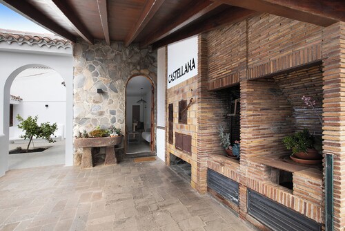 Ferienhaus 'Linaje del Pago Castellana' mit Bergblick, Pool und WLAN