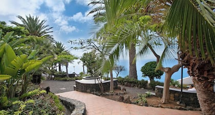 Vacation Home 'Linaje del Pago Castellana' with Mountain View, Pool & Wi-Fi