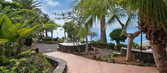 Vacation Home 'Linaje del Pago Castellana' with Mountain View, Pool & Wi-Fi