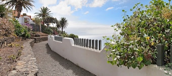Maison de vacances 'Linaje del Pago Negramol' avec vue sur mer, piscine et Wi-Fi.