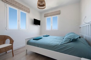 2 bedrooms, iron/ironing board, free WiFi, bed sheets