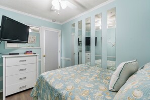 2 bedrooms, iron/ironing board, free WiFi, bed sheets