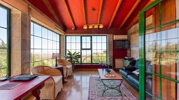 Een televisie, videogames en een stereo