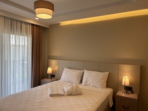 4 bedrooms, in-room safe, desk, iron/ironing board