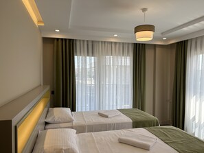 4 bedrooms, in-room safe, desk, iron/ironing board - Holiday Villas in Antalya (Belek)