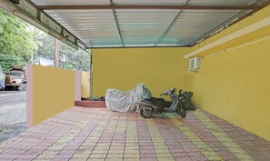 Free self-parking - New Harshita inn By Glitz Hotel  (Navi Mumbai)