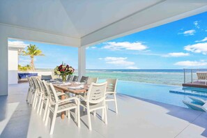 Outdoor dining - Present Moment: Family Beach House w/Pool, Spa, Free Kayak + Kid’s Suite w/Xbox One (Grand Cayman)
