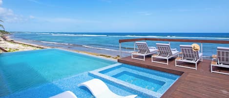 Infinity-Pool, LiegestĂŒhle