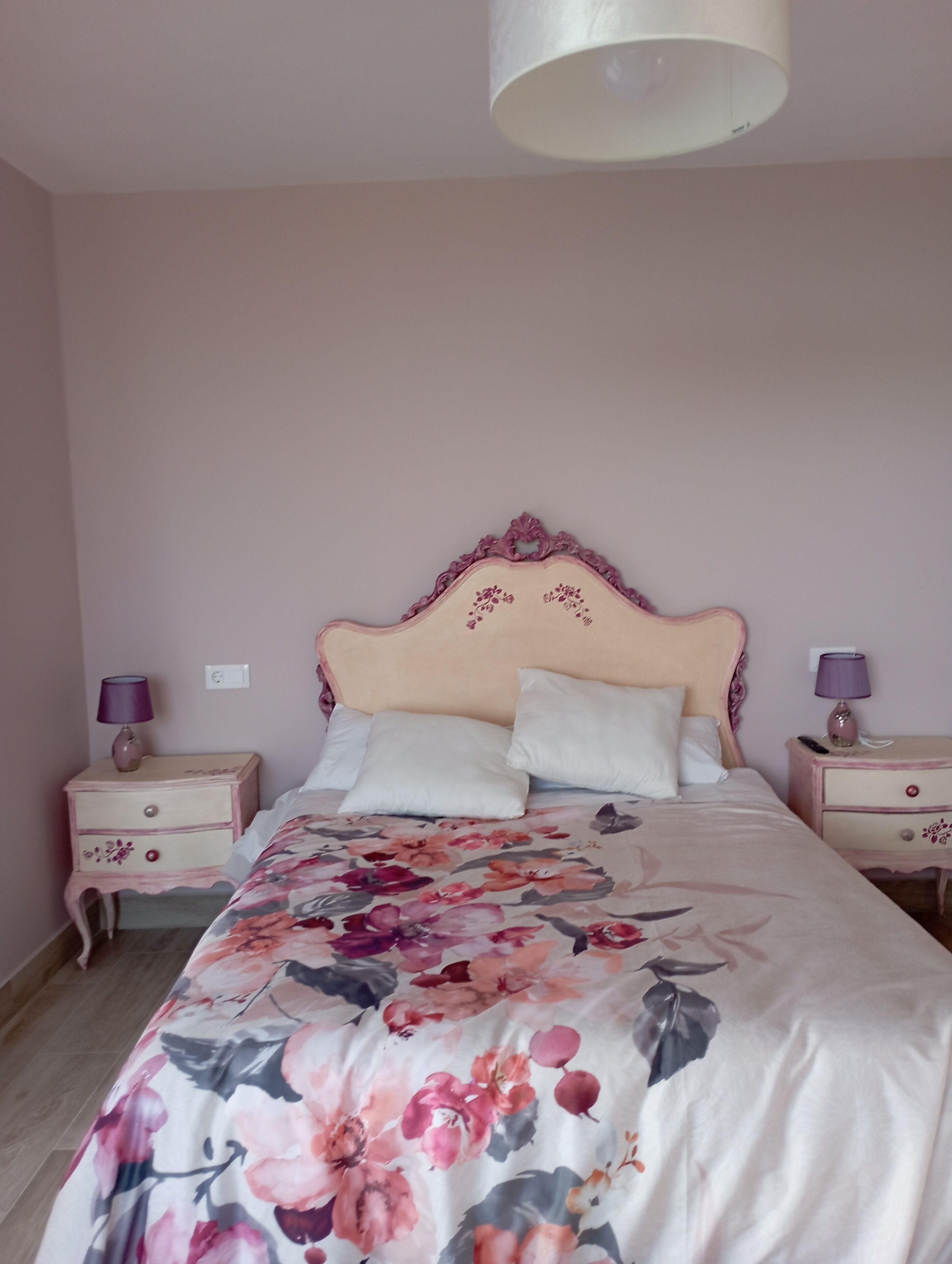 4 habitaciones 8/10 personas , rural , piscina ,vistas a la montaña, parque.