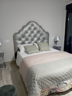 4 bedrooms, desk, travel cot, free WiFi