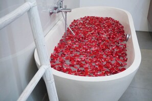 Ensemble douche/baignoire, bidet