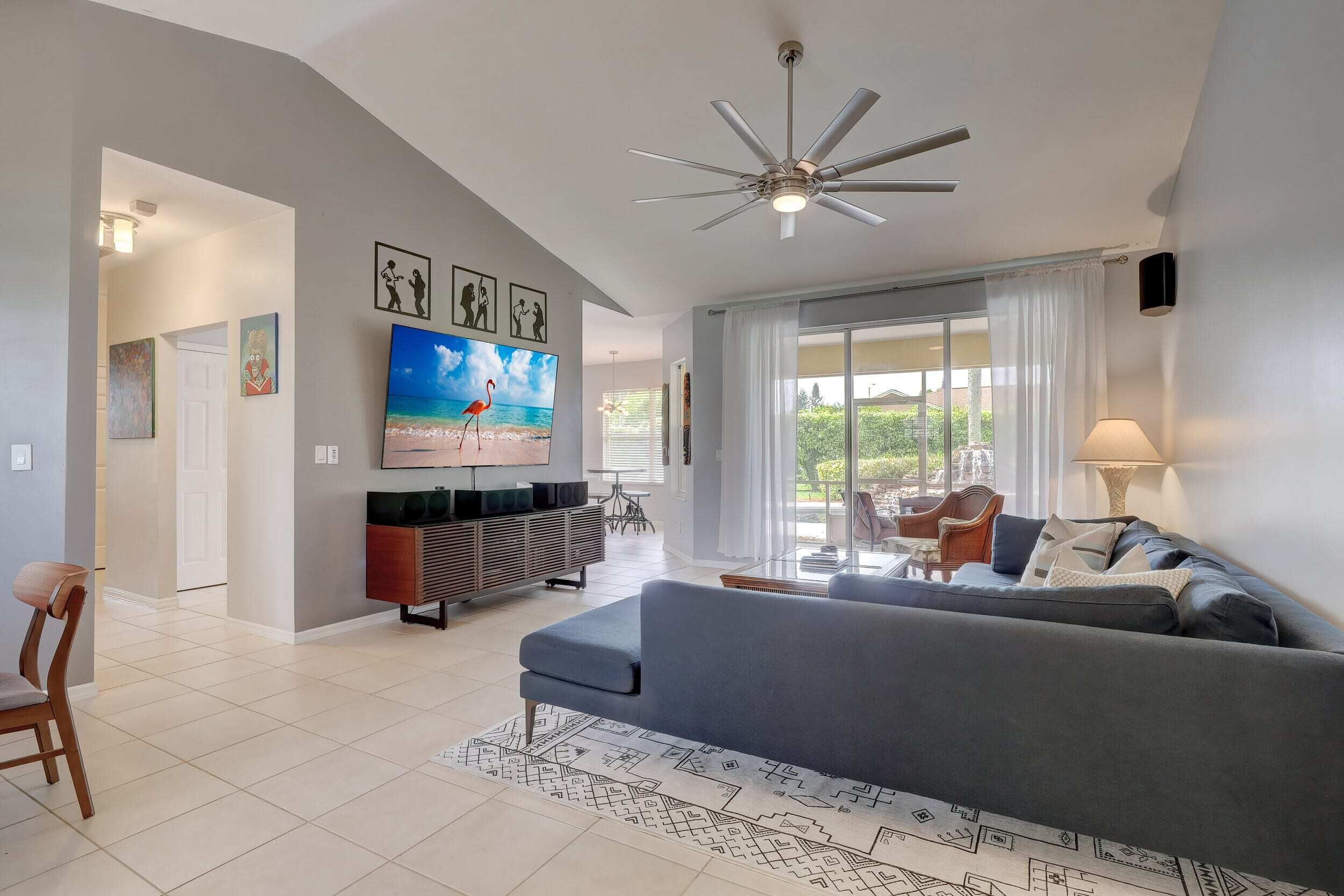 Ultimate Vacation Retreat With Poolside Paradise