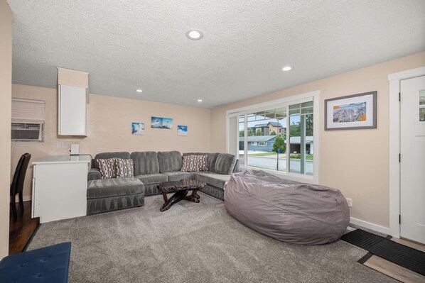 Smart TV, fireplace, video games