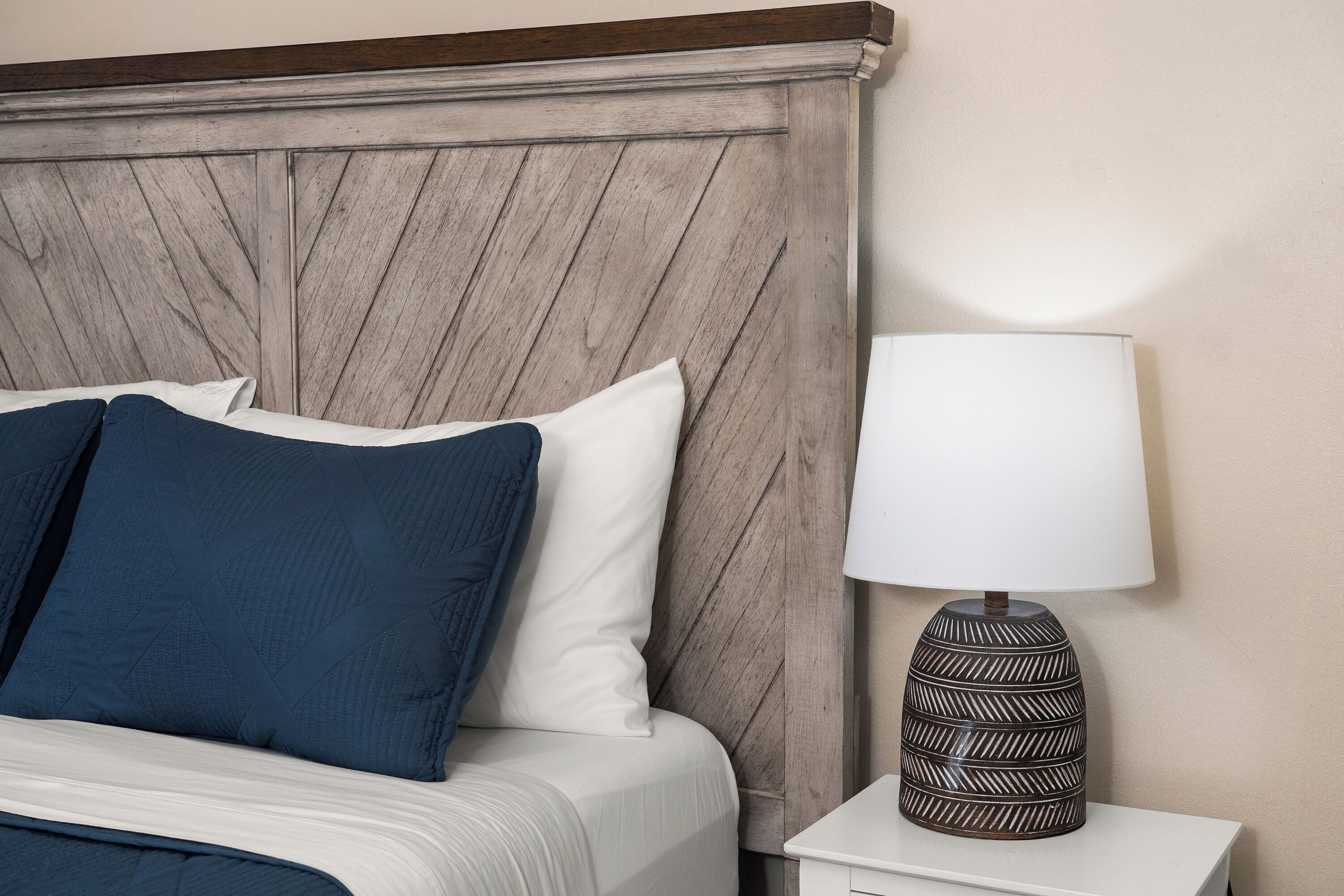 3 chambres, bureau, Wi-Fi gratuit, draps fournis