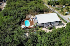 Exterior - Elbow Joint: Comfortable Island Escape in White Sound near Firefly Resort (Hope Town)