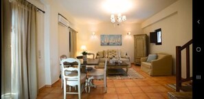 King Suite | Living area