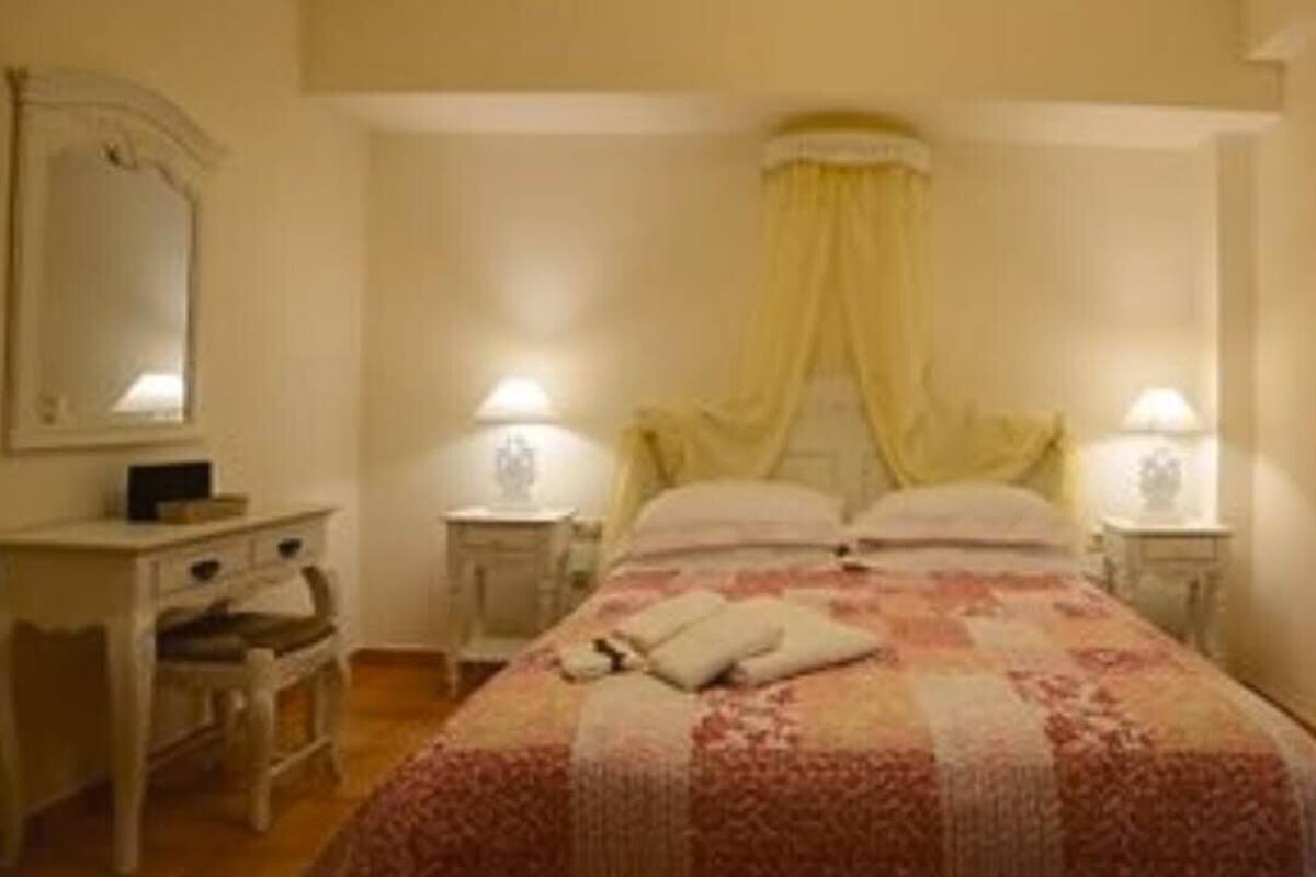 1 bedroom, hypo-allergenic bedding available, down comforters