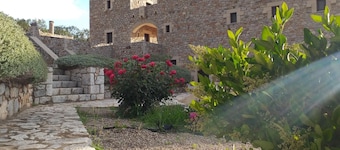 FOCALION CASTLE LUXURY SUITES
