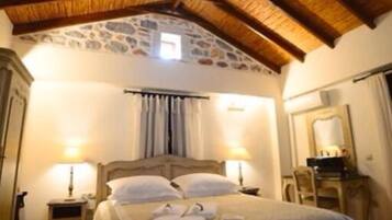 King Suite | Ropa de cama hipoalergénica, edredones de plumas, caja fuerte
